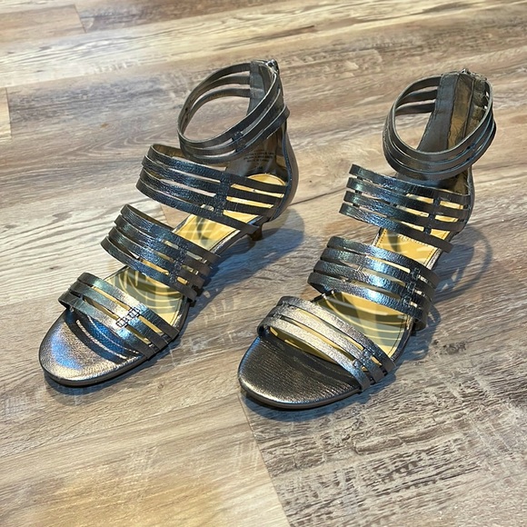 Enzo Angiolini Shoes - Enzo Angiolini Pewter Grecian Sandal. Size 7.5.